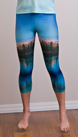 Blue morning Rundle Capri The model is jumping