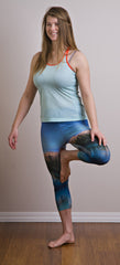Morning Rundle Capri - Woman in Yoga Pose